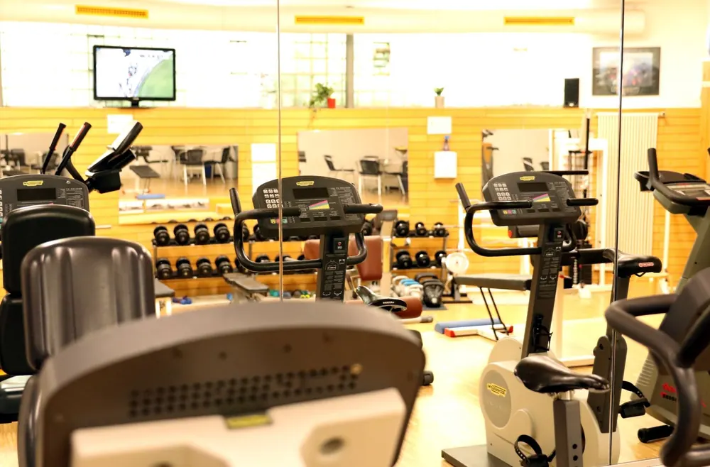 Ausdauergeräte im Fitness-Studio des TSV